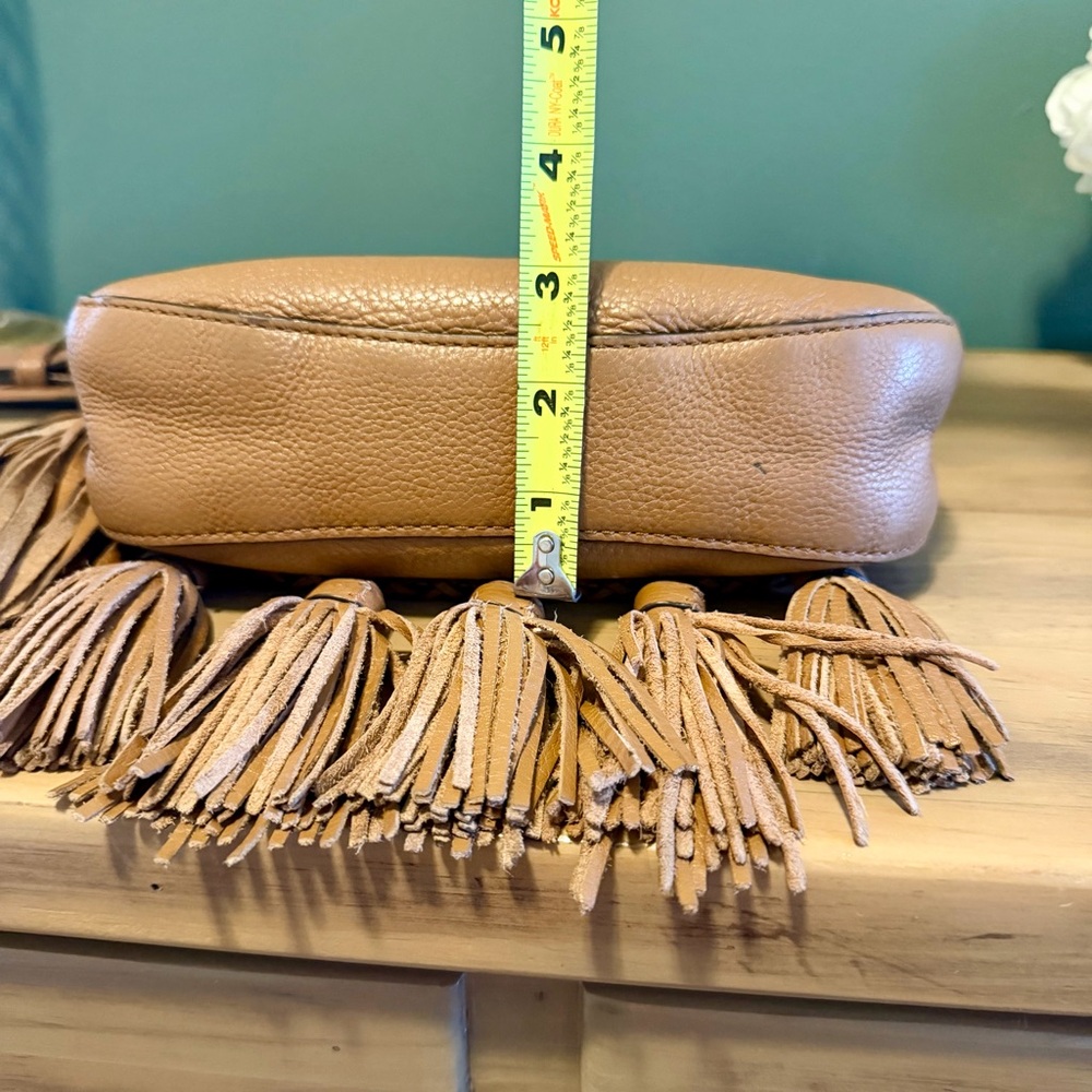 Michael Kors Leather Crossbody Saddle Bag Tan Tassel Boho Chic - Picture 13 of 14